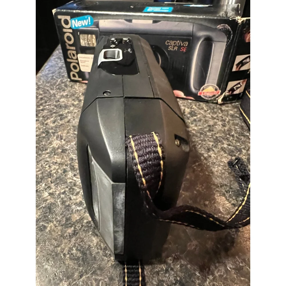 Vintage Polaroid Captiva SLR Instant 95 Film Camera Auto Focus